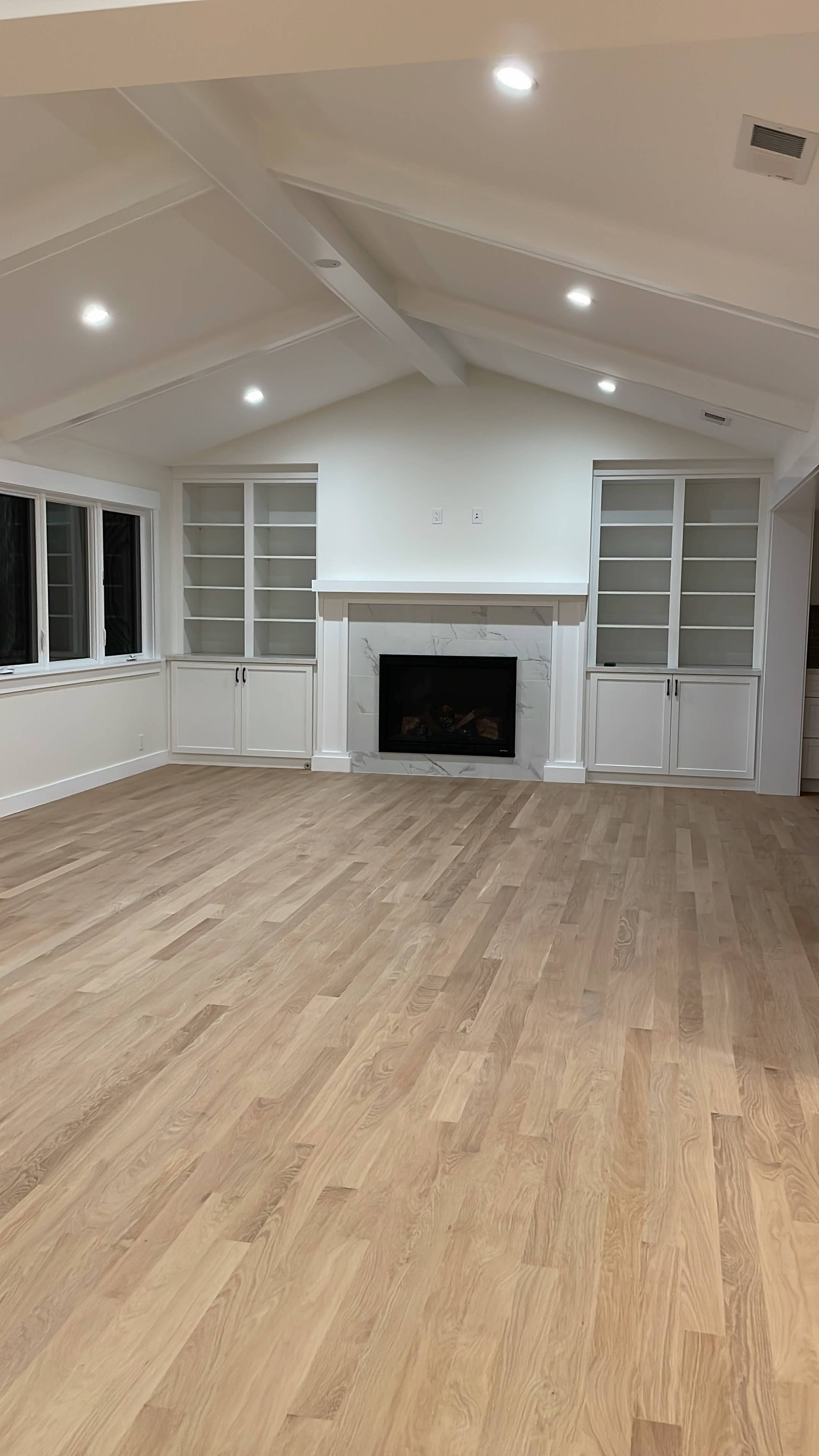 Vacant room before Stuccco staging
