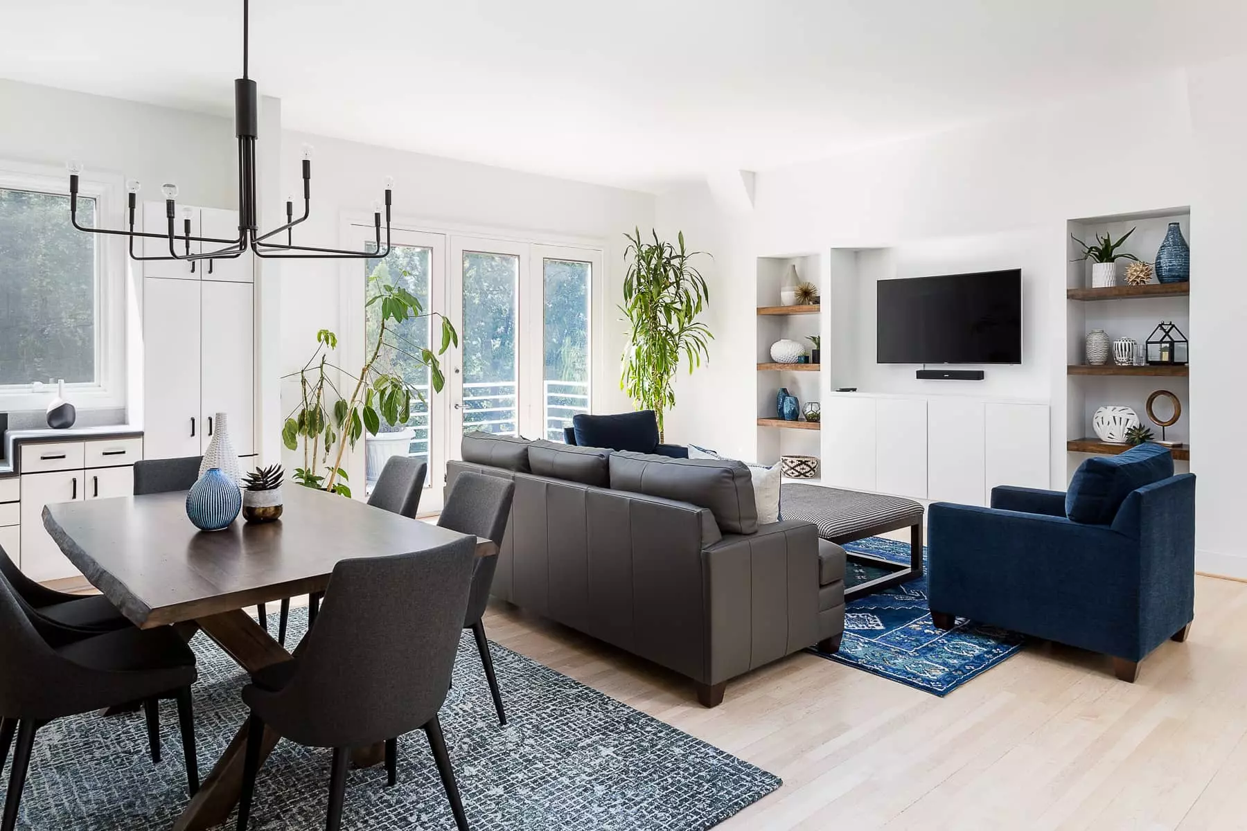mid-century modern living area exampl