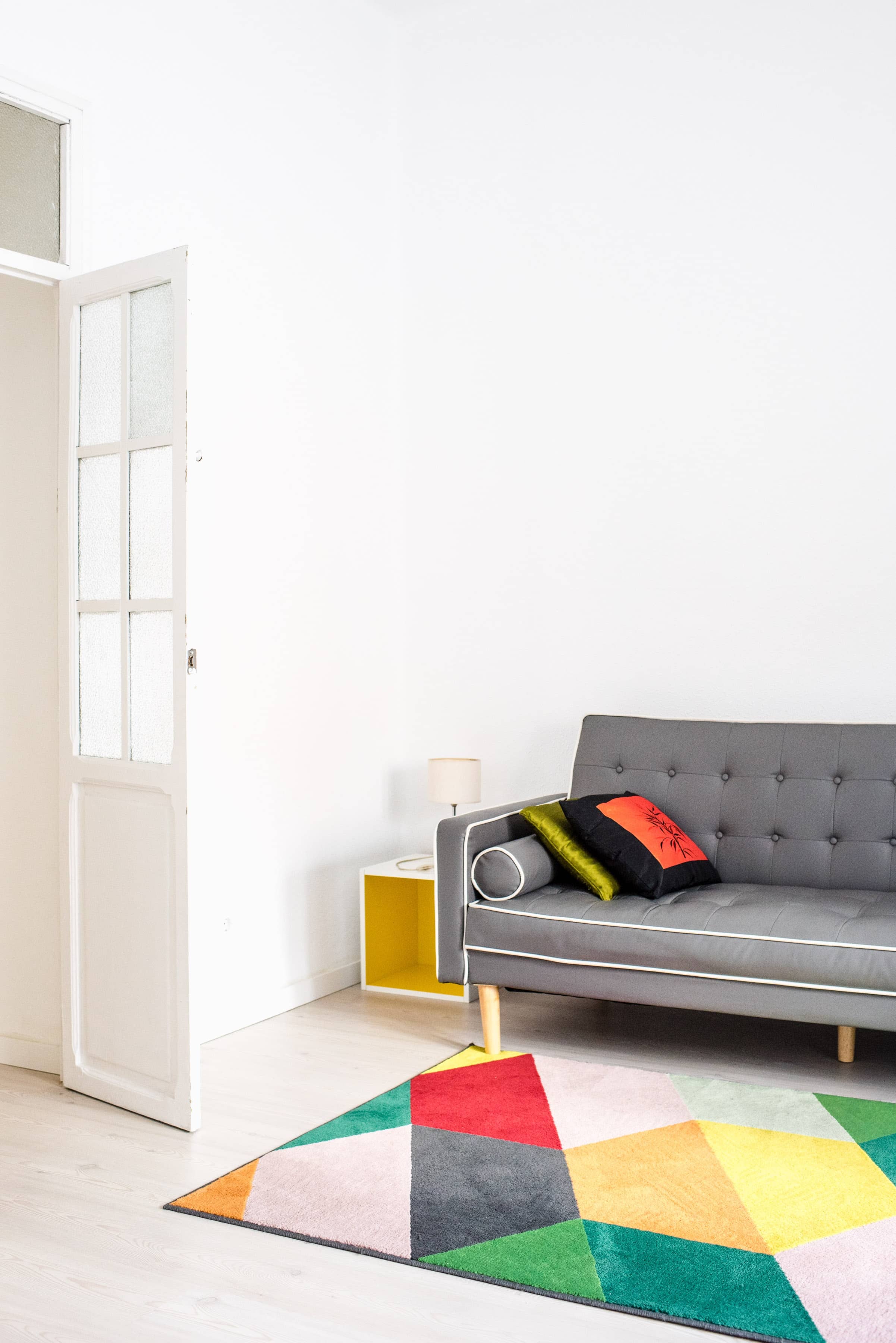Unbalanced room design example, Stuccco interior design