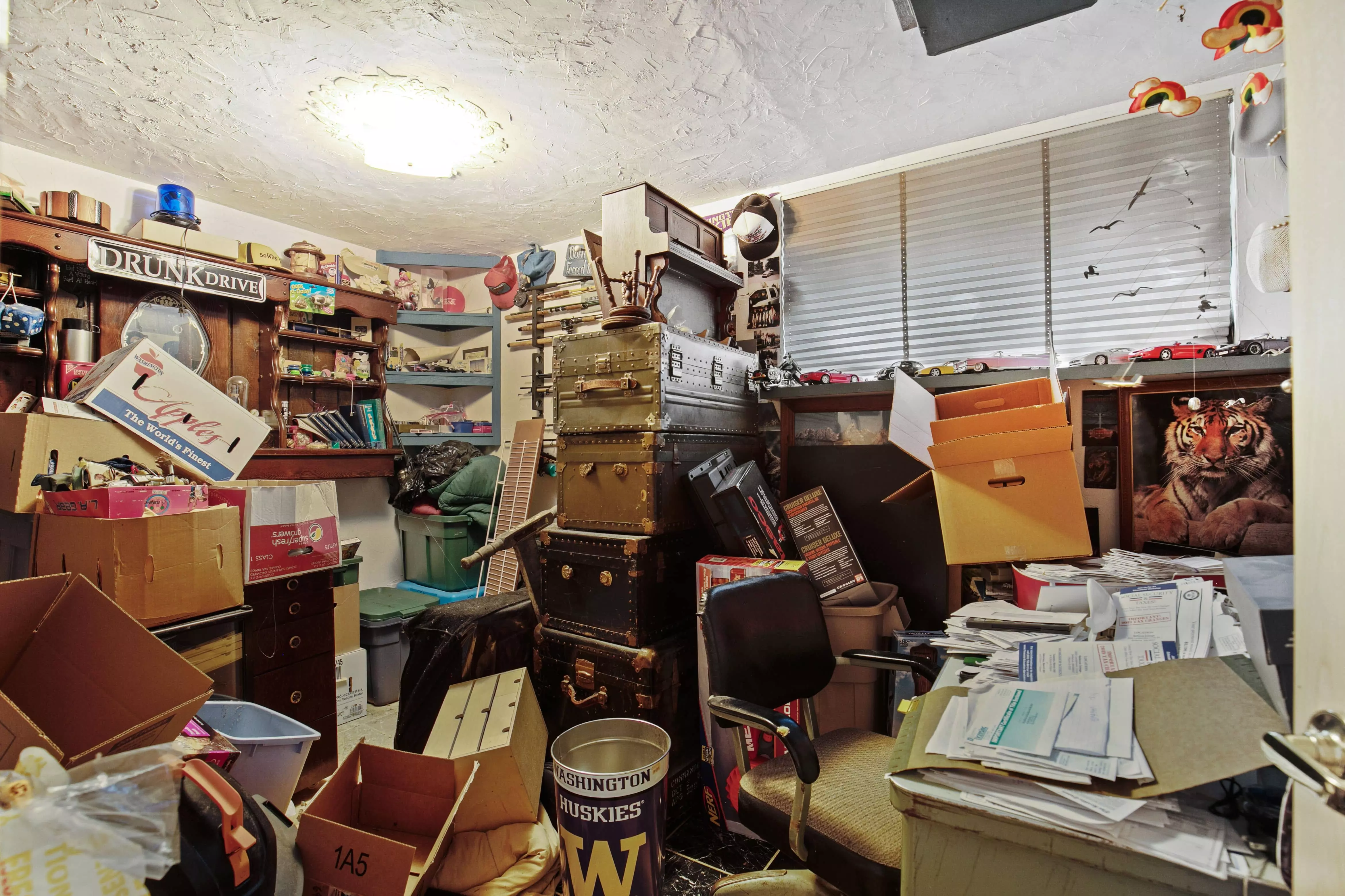 Before and after virtual staging furniture removal