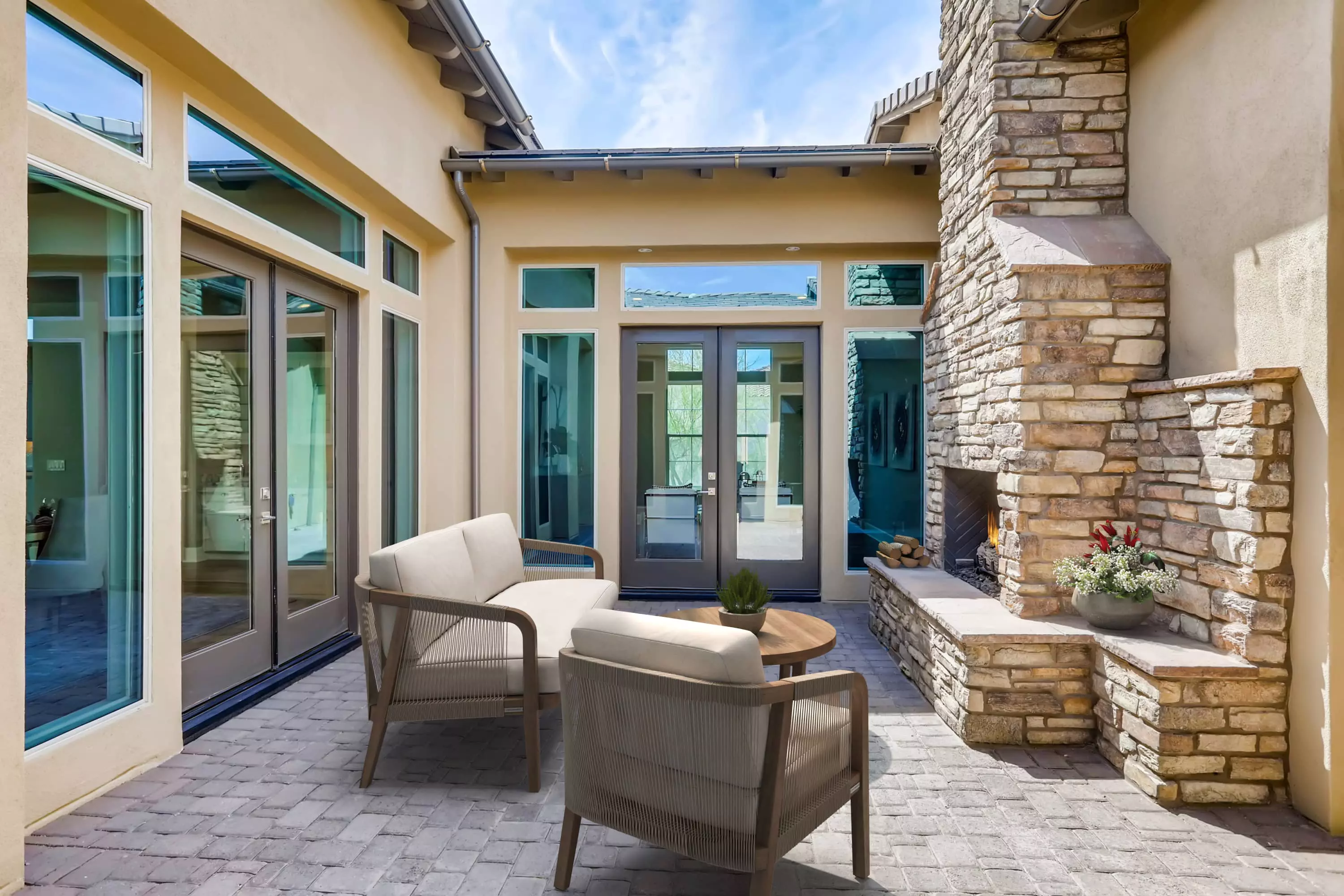 Staging empty homes, staged patio furniture, curb appeal