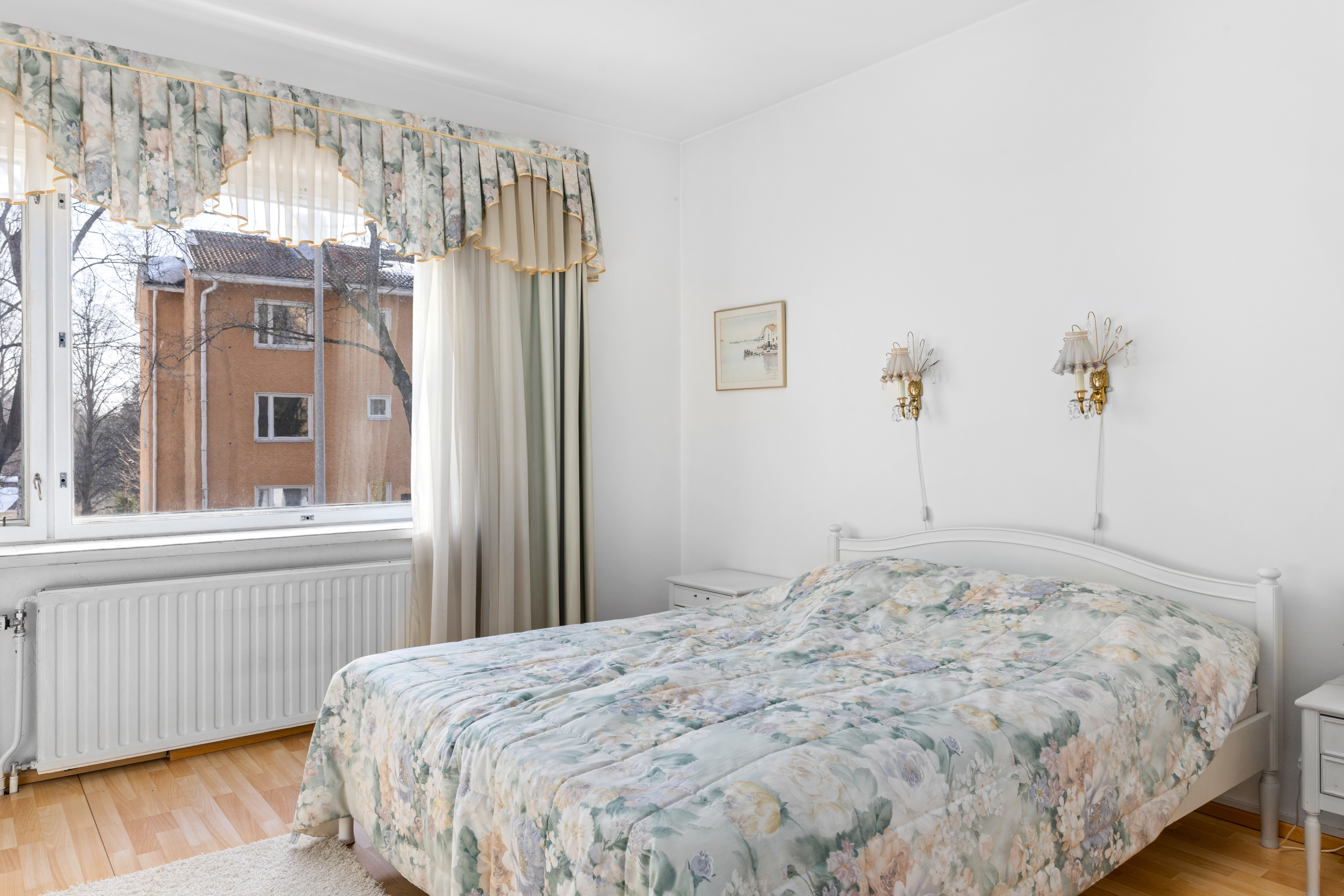 Real estate listing with Stuccco virtual staging