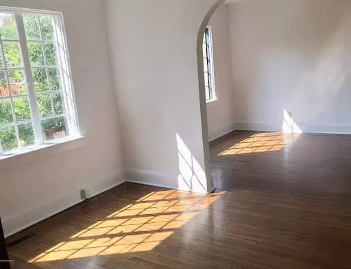 vacant space bad photography example