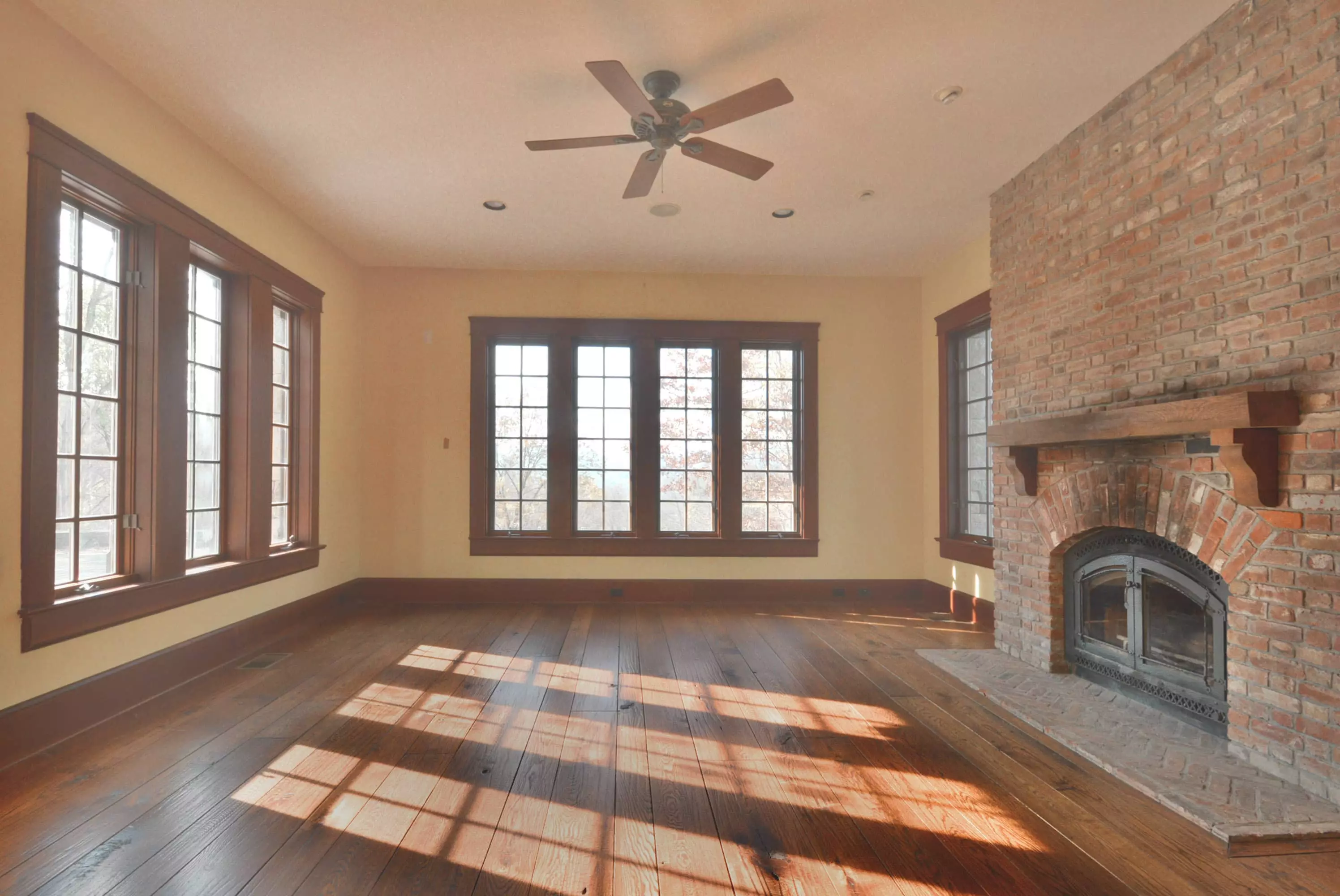 Tips to sell a vacant home and get more showings, example of preparation and staging