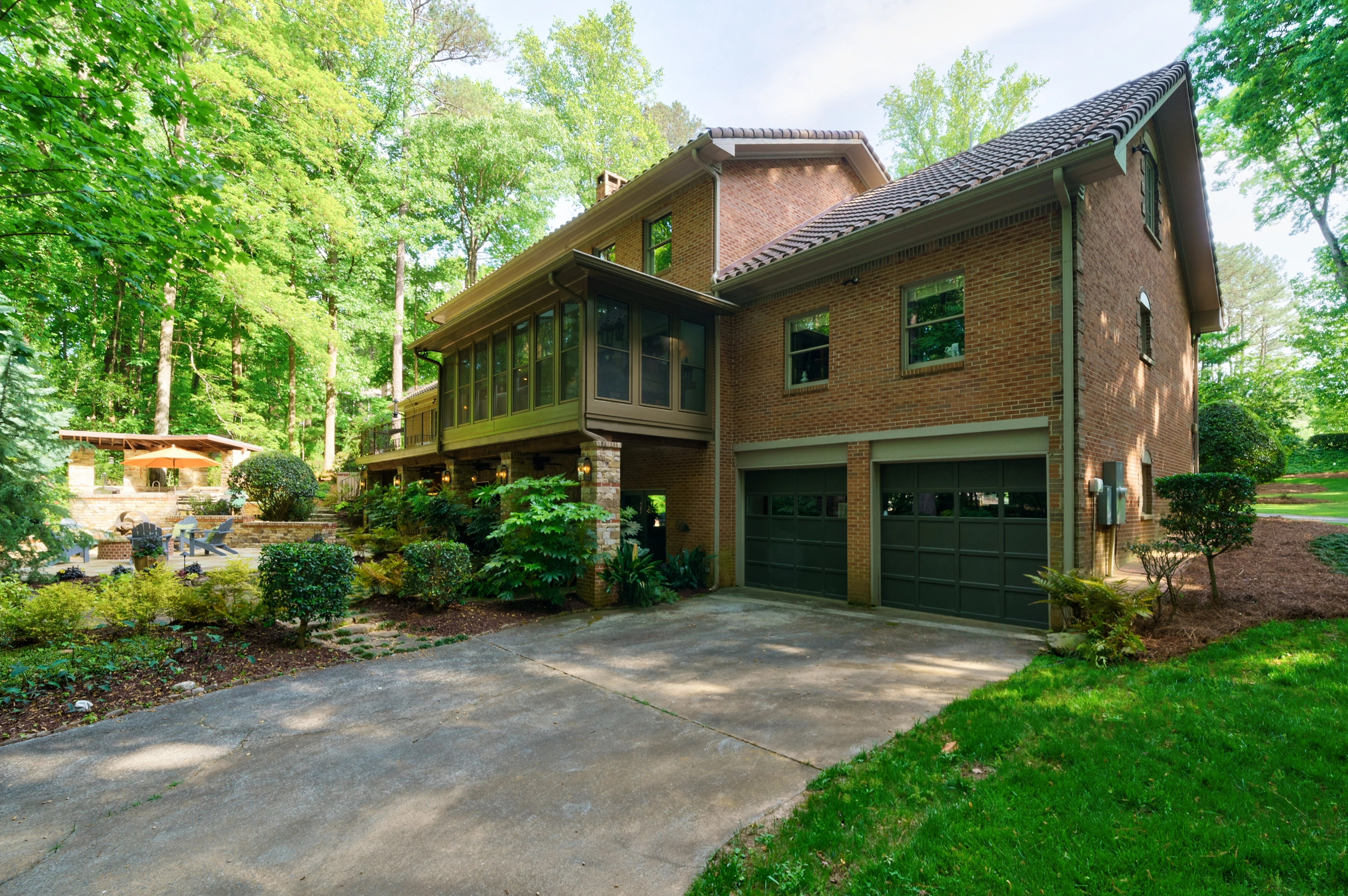 Before and after virtual staging with strong real estate photography